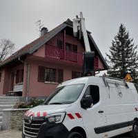 Nous travaillons avec camion nacelle