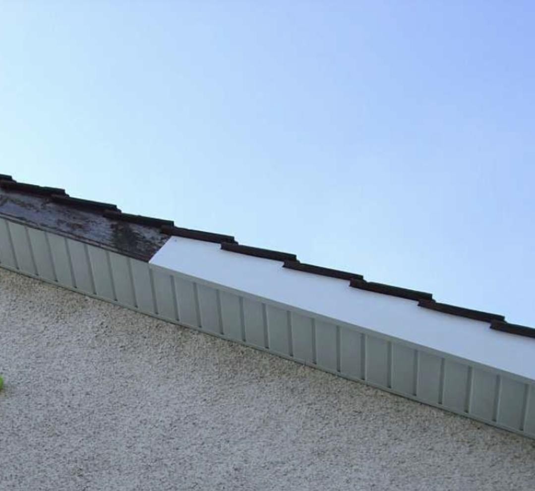 Recouvrement en PVC sur planche de rive